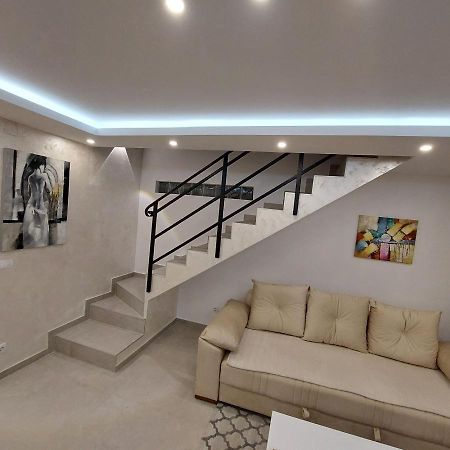 Apartman Lux Jelena Surčin Buitenkant foto