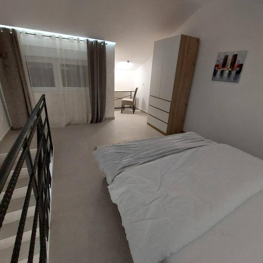 Apartman Lux Jelena Surčin Buitenkant foto