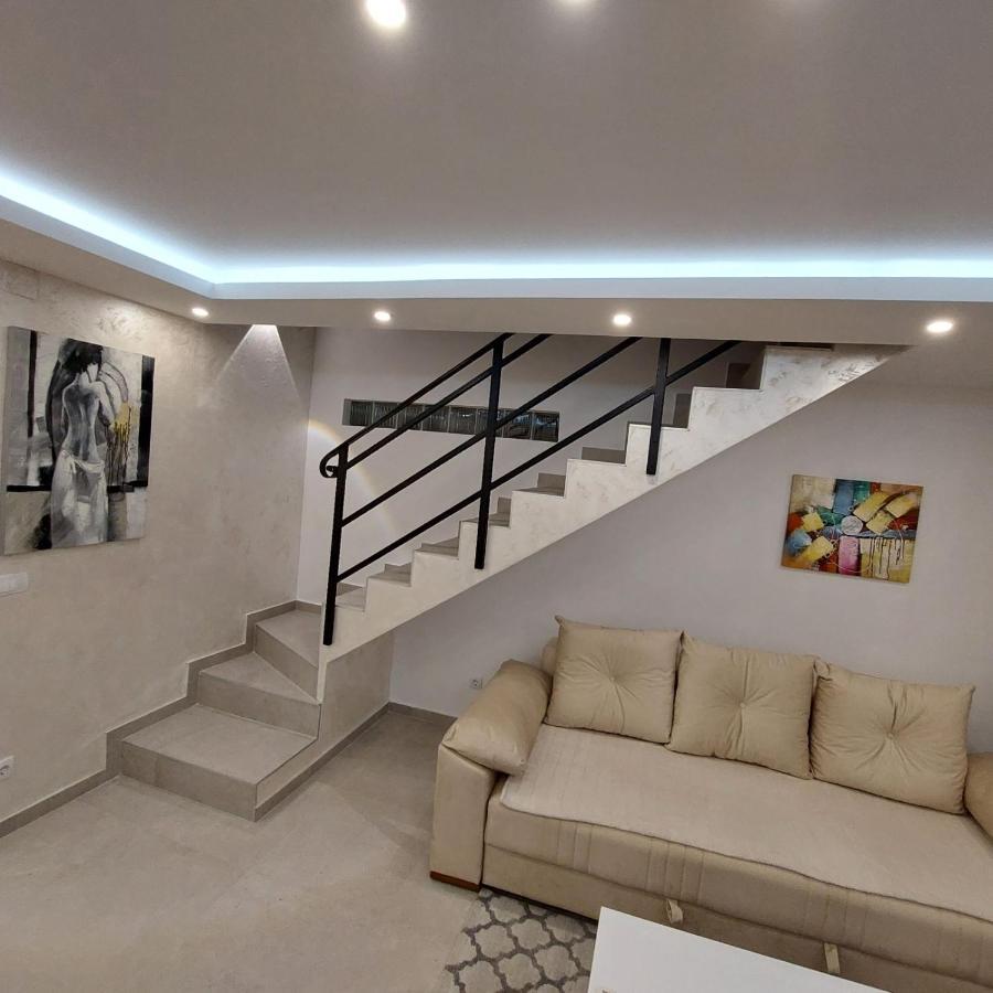 Apartman Lux Jelena Surčin Buitenkant foto