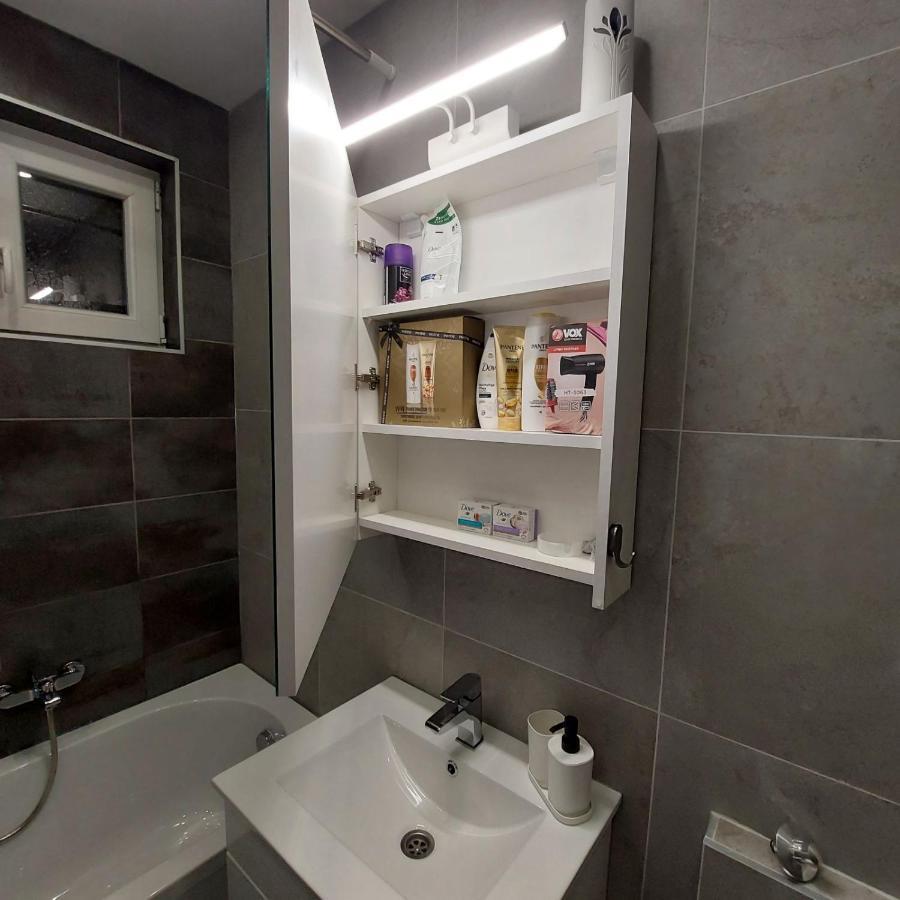 Apartman Lux Jelena Surčin Buitenkant foto