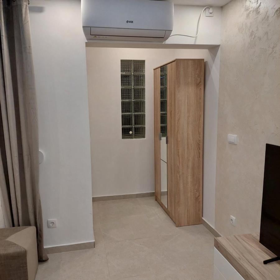 Apartman Lux Jelena Surčin Buitenkant foto
