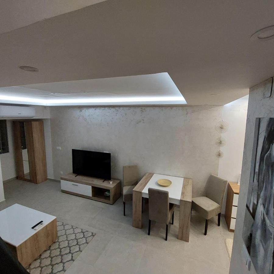 Apartman Lux Jelena Surčin Buitenkant foto