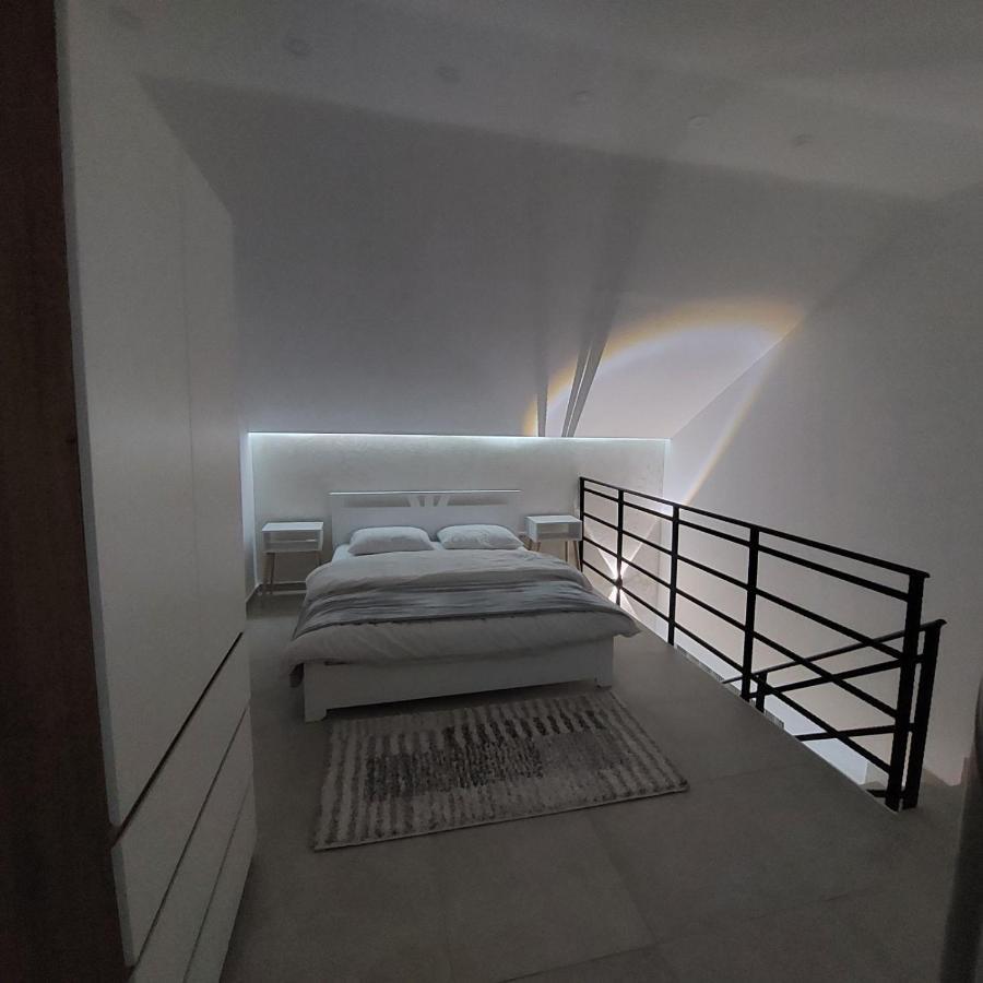 Apartman Lux Jelena Surčin Buitenkant foto