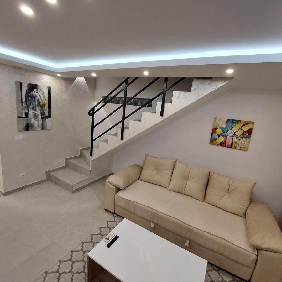 Apartman Lux Jelena Surčin Buitenkant foto