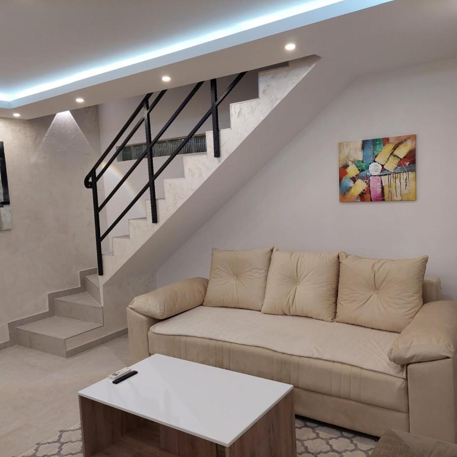 Apartman Lux Jelena Surčin Buitenkant foto