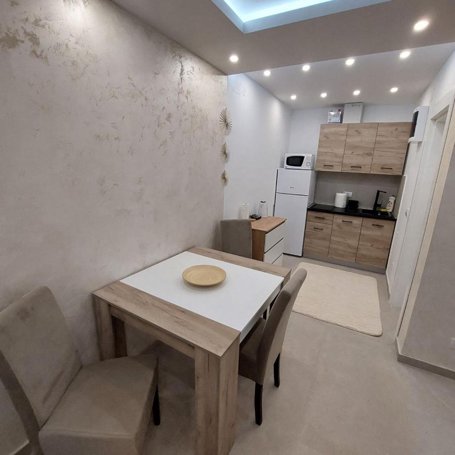 Apartman Lux Jelena Surčin Buitenkant foto
